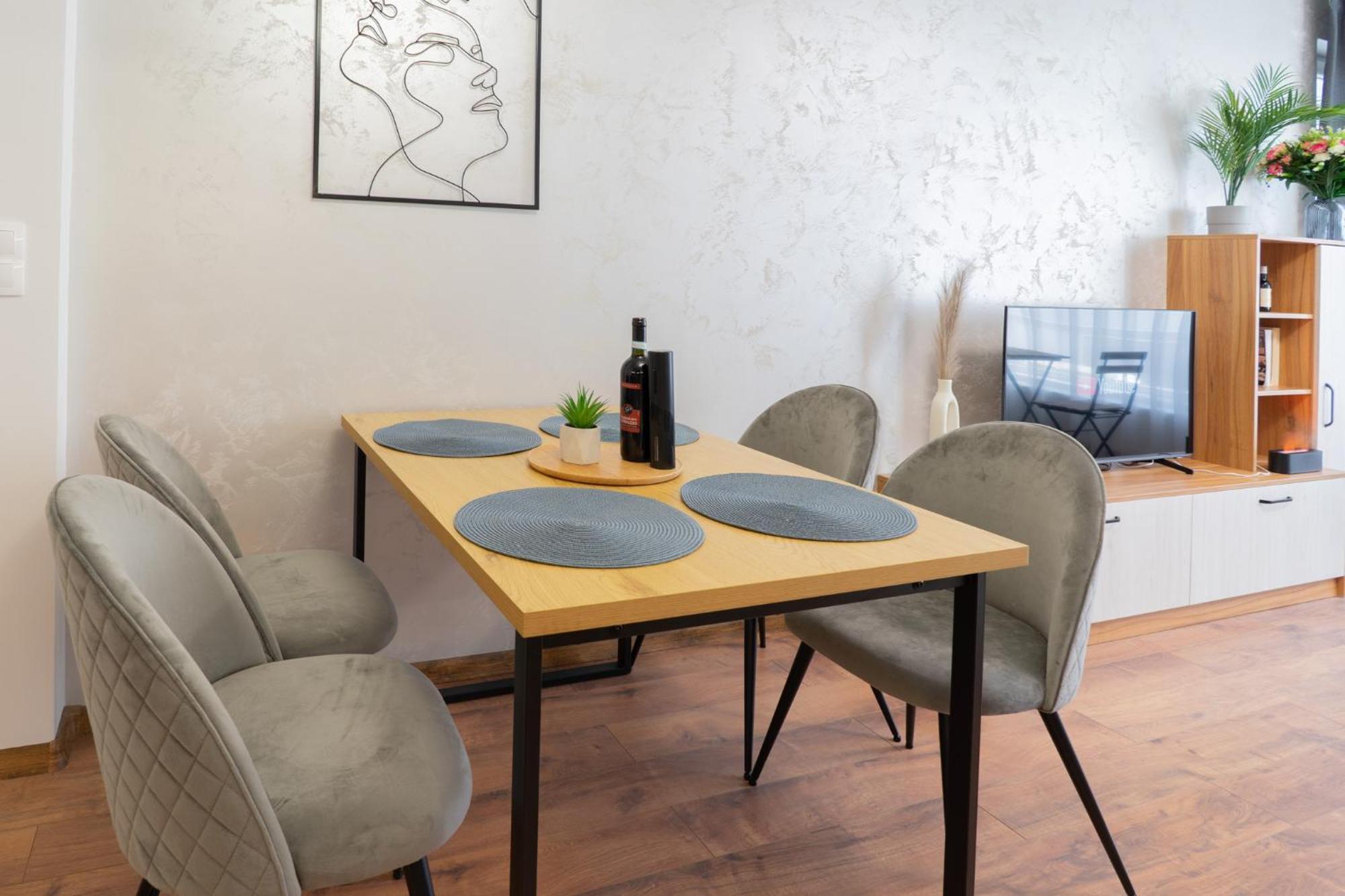 New Modern & Cozy Apartment With Free Private Parking And Ev Charging Station Varna Exteriör bild